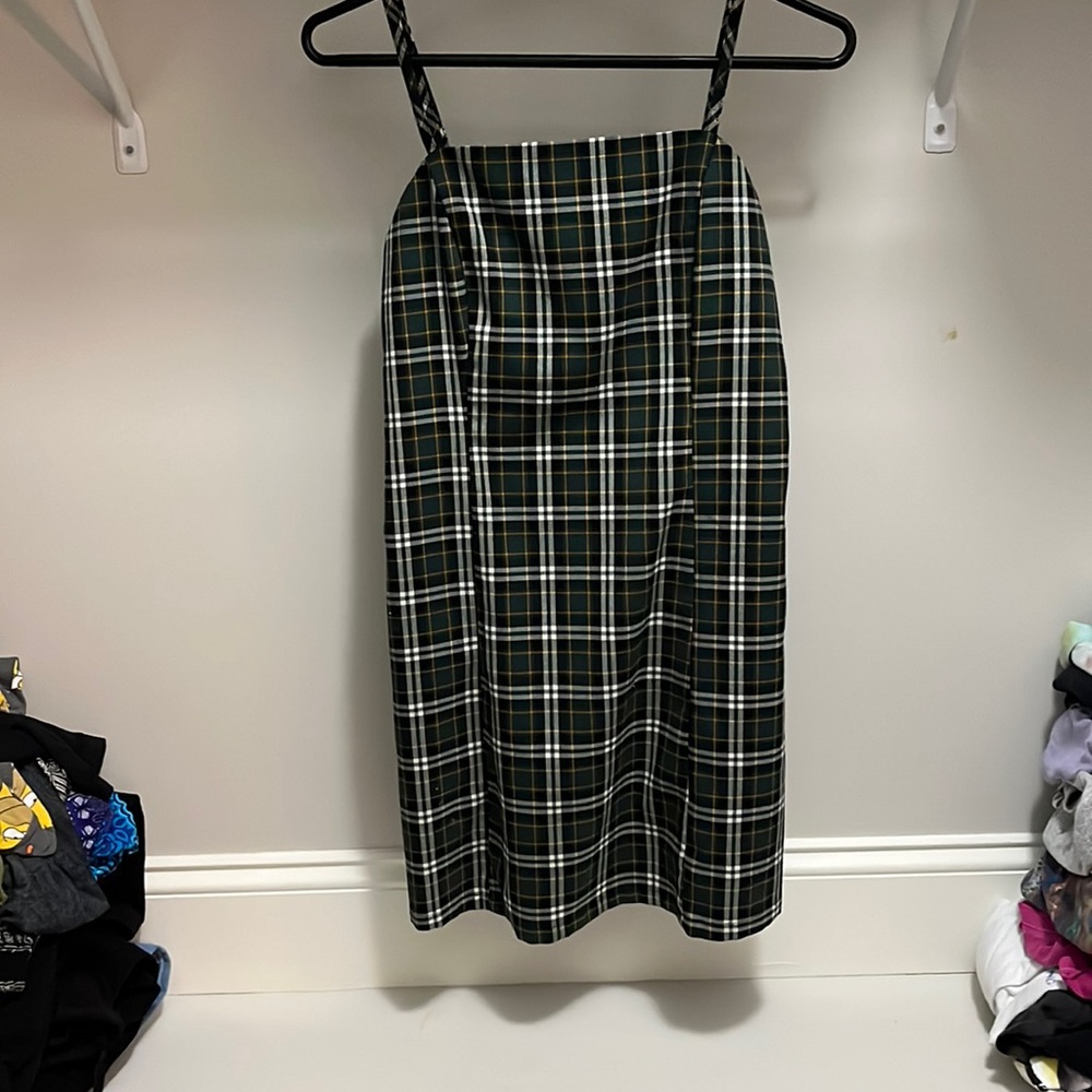 Never worn because it’s not my style anymore, easy to style, cloth material